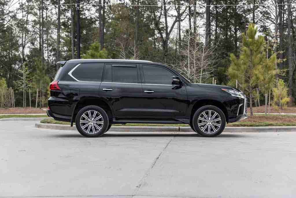Lexus LX 570 SUV 2017 GCC is very clean like brand new with warranty,White 2017 model, This car has automatic transmission.GCC specs.
CONTACT EMAIL: Mrharry1931@gmail.com